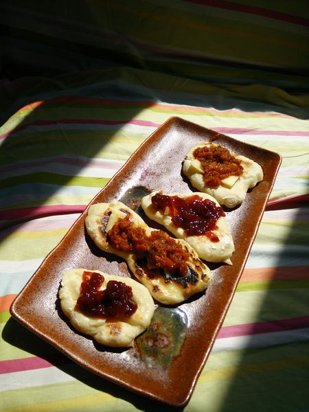 File:Naan with pickle-20150809.jpg